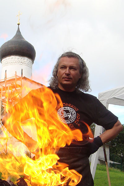Автор новой песни Аллы Пугачевой, кузнец Евгений Вагин Автор новой песни Аллы Пугачевой, кузнец Евгений Вагин