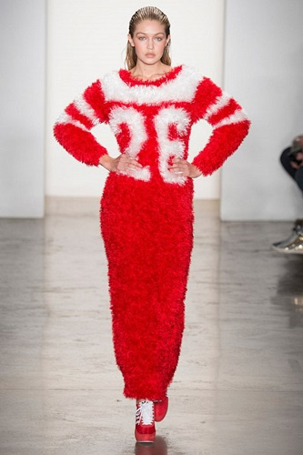 Джиджи Хадид на показе Jeremy Scott осень-зима 2014/15 Джиджи Хадид на показе Jeremy Scott осень-зима 2014/15