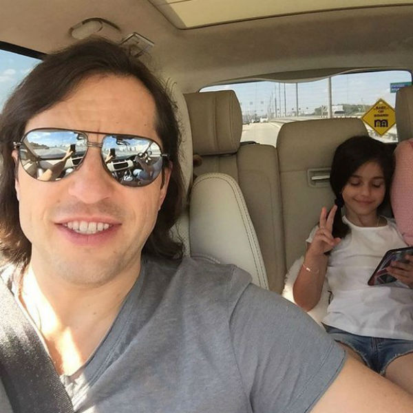 Александр Ревва с Алисой по дороге на рейс в Лондон Александр Ревва с Алисой по дороге на рейс в Лондон