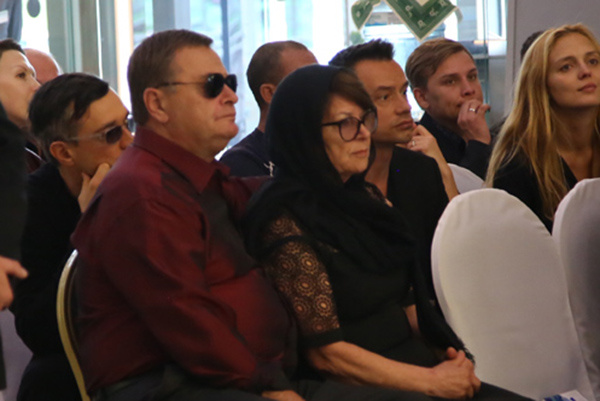 Родители Жанны Фриске в минуты прощания с дочерью и не подозревали, что их ждут судебные тяжбы и разбирательства Родители Жанны Фриске в минуты прощания с дочерью и не подозревали, что их ждут судебные тяжбы и разбирательства