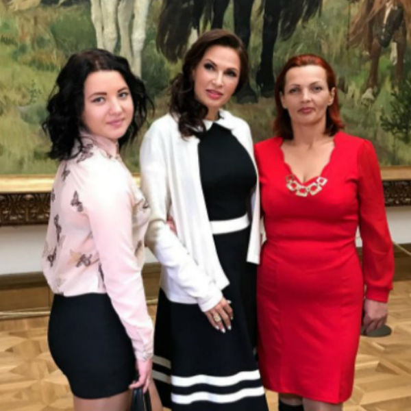 Эвелина делится фотографиями с сестрой Эвелина делится фотографиями с сестрой