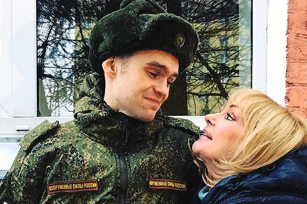 Актриса гордилась сыном Актриса гордилась сыном