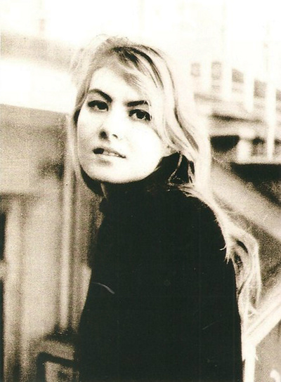 Рената была одной из самых красивых девушек института. 1-й курс, 1984 год Рената была одной из самых красивых девушек института. 1-й курс, 1984 год