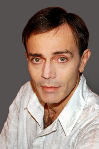 Андрей Харитонов сыграл несколько десятков ролей в кино и сериалах Андрей Харитонов сыграл несколько десятков ролей в кино и сериалах