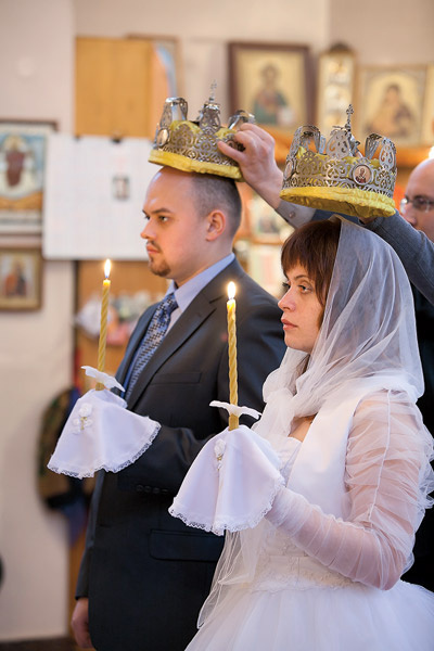 Пытаясь спасти брак, Наталия и Максим обвенчались в 2010 году Пытаясь спасти брак, Наталия и Максим обвенчались в 2010 году