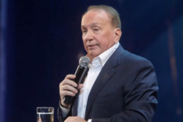 По новым данным, Александр Васильевич уволился по собственному желанию По новым данным, Александр Васильевич уволился по собственному желанию