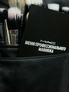 Одну из предоставляемых услуг можно выбрать из "Меню профессионального макияжа" Одну из предоставляемых услуг можно выбрать из "Меню профессионального макияжа"