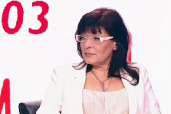 Полина Петренко пытается доказать, что ее сестра Меланья - не родная дочь Алексея Петренко Полина Петренко пытается доказать, что ее сестра Меланья - не родная дочь Алексея Петренко