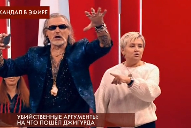 Актер довольно эмоционально реагировал на слова Романовой Актер довольно эмоционально реагировал на слова Романовой