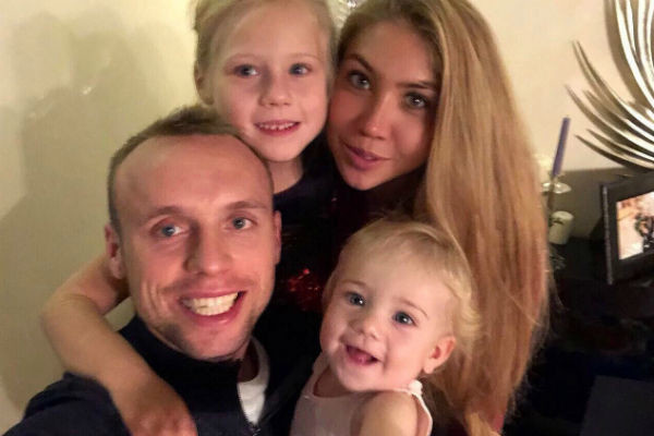 Денис Глушаков с семьей Денис Глушаков с семьей