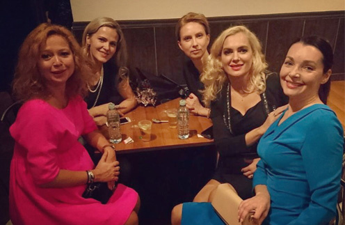 Елена Захарова и Мария Порошина на встрече выпускников Елена Захарова и Мария Порошина на встрече выпускников