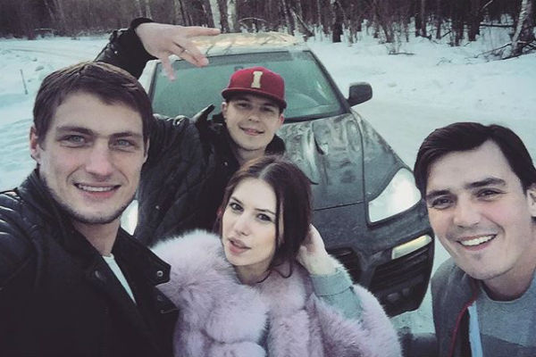 Александр не рассказывал любимой о том, что посещает телестройку Александр не рассказывал любимой о том, что посещает телестройку
