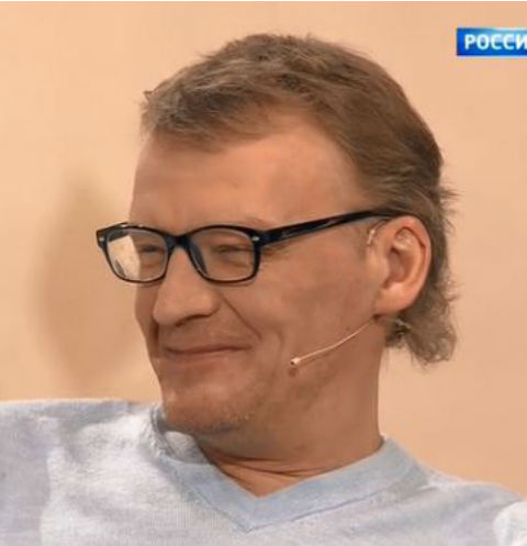 Актер довольно откровенно рассказал о своей семье Актер довольно откровенно рассказал о своей семье