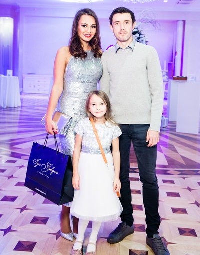 Юрий и Инна Жирковы с дочерью