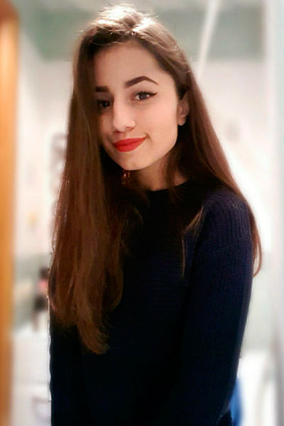 18-летняя Ангелина нанесла отцу не менее десяти ножевых ранений 18-летняя Ангелина нанесла отцу не менее десяти ножевых ранений