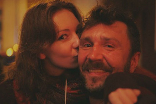 Сергей Шнуров с дочерью Серафимой Сергей Шнуров с дочерью Серафимой