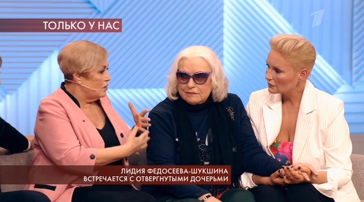 Анастасия рада за маму Анастасия рада за маму