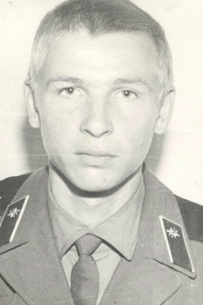 Это фотография отца - Александр на него очень похож Это фотография отца - Александр на него очень похож