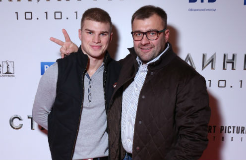 Заботясь о семье сына, Пореченков добавил ему денег на первый ипотечный взнос Заботясь о семье сына, Пореченков добавил ему денег на первый ипотечный взнос