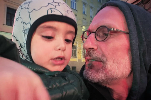 Александр Гордон души не чает в сыне Александр Гордон души не чает в сыне