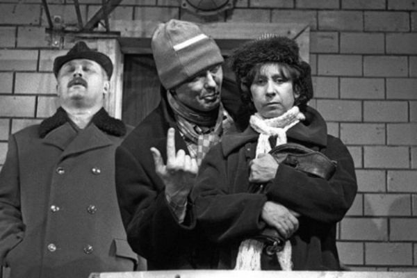 Лия Ахеджакова в спектакле «Квартира Коломбины» Лия Ахеджакова в спектакле «Квартира Коломбины»