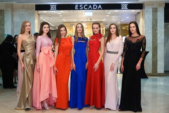 Модели в платьях ESCADA Модели в платьях ESCADA