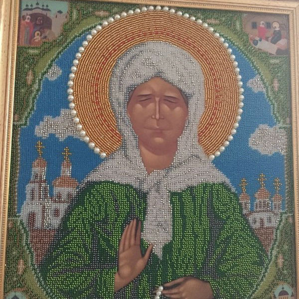 Свекровь Натальи Фриске сама сшила для нее икону Матроны, чтобы она молилась за здоровье сестры Свекровь Натальи Фриске сама сшила для нее икону Матроны, чтобы она молилась за здоровье сестры
