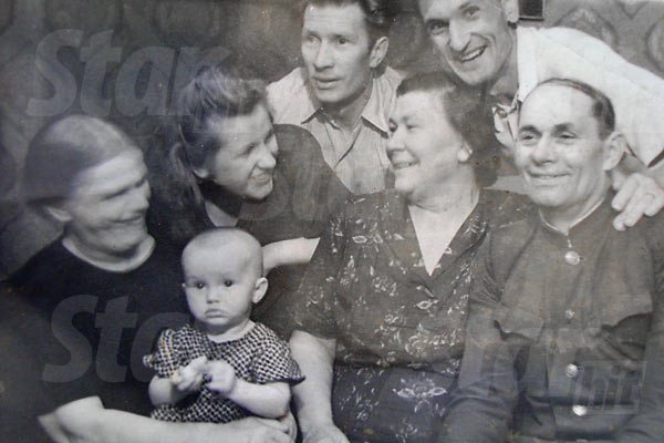 Алла встречает первый Новый год, 1950 г. Алла встречает первый Новый год, 1950 г.