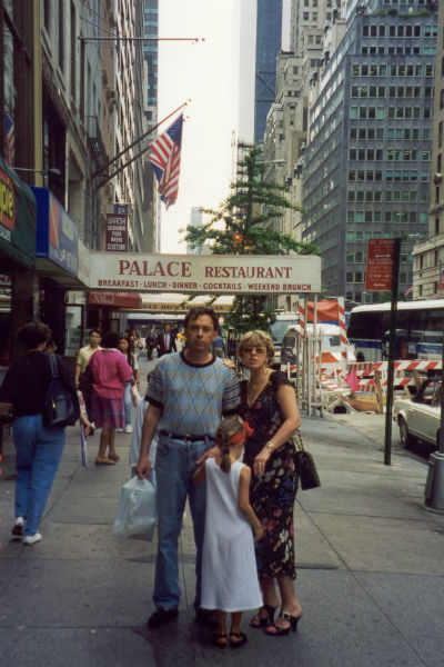 Любовь с мужем Александром и дочерью Таней. Нью-Йорк, середина 90-х