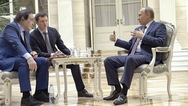 На встречах Оливера Стоуна и Владимира Путина присутствовал переводчик
