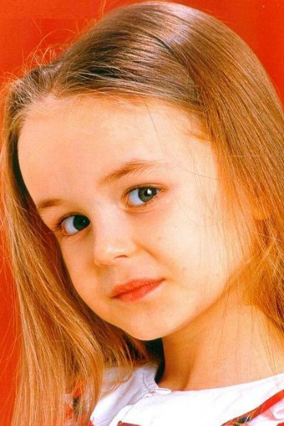 Полина Гагарина с детства умела позировать камерам Полина Гагарина с детства умела позировать камерам