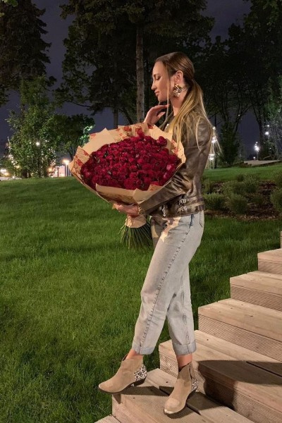 Поклонники часто дарят Ольге Бузовой цветы Поклонники часто дарят Ольге Бузовой цветы