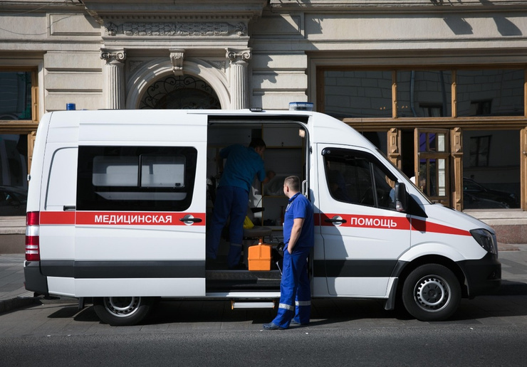 Мать и дочки доставлены в больницу