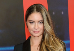 Олигарх подарил Агате Муцениеце «Майбах» за 10 миллионов