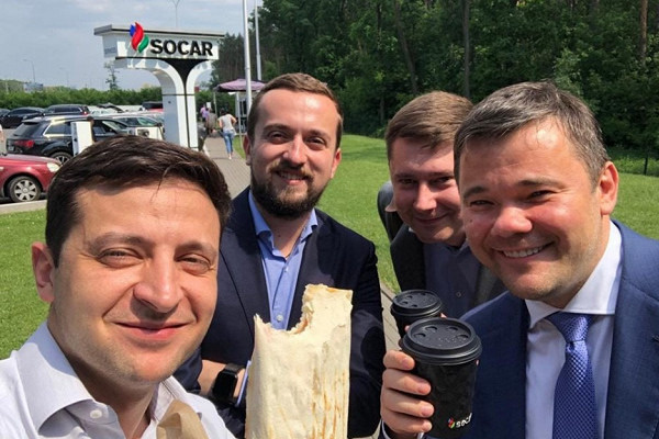 Сеть автозаправок в Киеве добавила в меню шаурму после визита Владимира Зеленского 