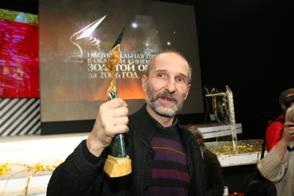 Роль в фильме «Остров» подарила ему ряд кинонаград Роль в фильме «Остров» подарила ему ряд кинонаград