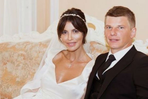 Аршавин старается защитить свою супругу от нападок со стороны общественности Аршавин старается защитить свою супругу от нападок со стороны общественности