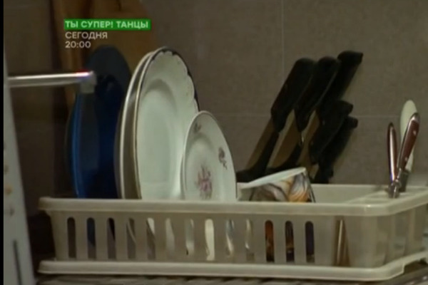 Андрей готовит в микроволновке Андрей готовит в микроволновке