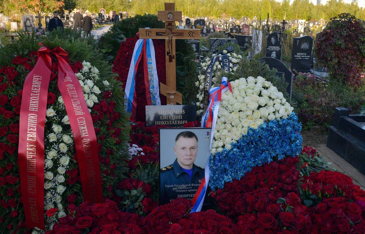 Руководителя МЧС похоронили рядом с родителями Руководителя МЧС похоронили рядом с родителями
