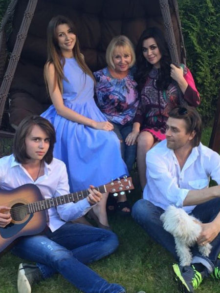 Родственники молятся за Анастасию Заворотнюк, надеясь на ее скорое выздоровление Родственники молятся за Анастасию Заворотнюк, надеясь на ее скорое выздоровление