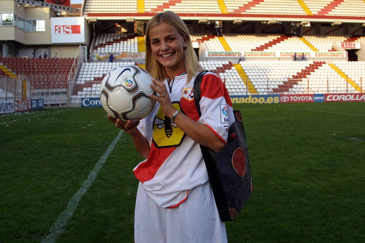 After her divorce from Ronaldo, Milena married Spanish footballer David Aganso