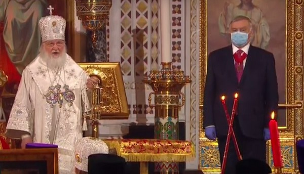 Патриарх Кирилл принял Благодатный огонь Патриарх Кирилл принял Благодатный огонь