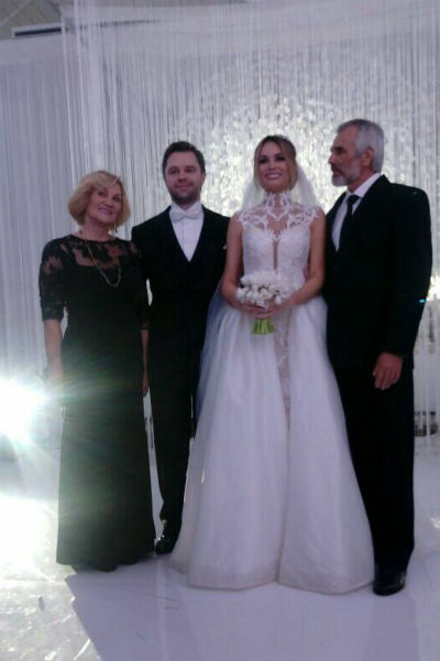 Виталий и Ирина с родителями невесты