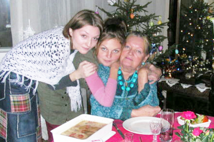 Татьяна Разумовская подарила актеру двух дочек
