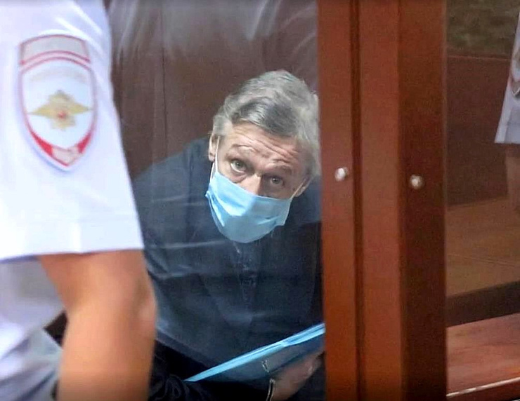 В канун праздника Покров Михаил Олегович посетил литургию в храме при СИЗО