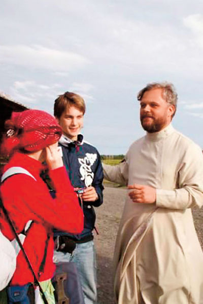 В экспедиции со служителем Соловецкого монастыря отцом Николаем и одноклассницей Алесей, июль 2006 года