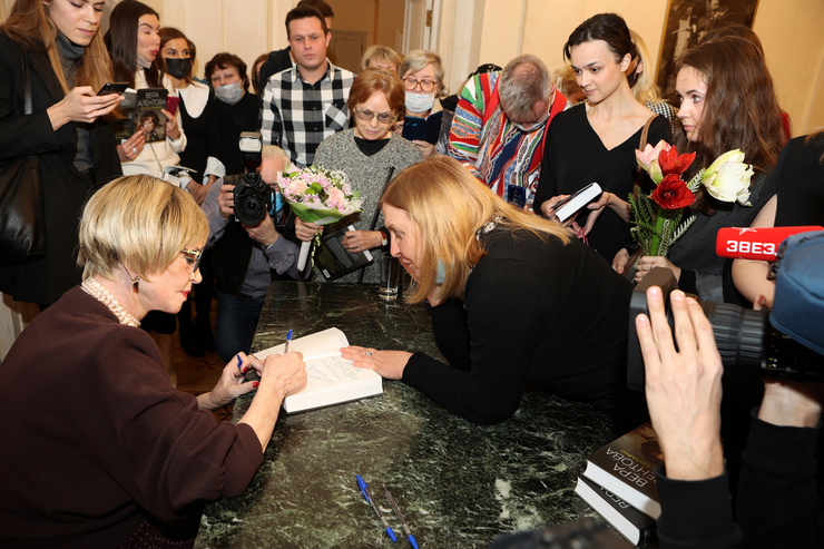 Презентация собрала как коллег, так и многочисленных поклонников звезды. Презентация собрала как коллег, так и многочисленных поклонников звезды.