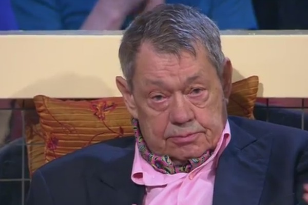 Николай Петрович внимательно наблюдал за происходящим Николай Петрович внимательно наблюдал за происходящим