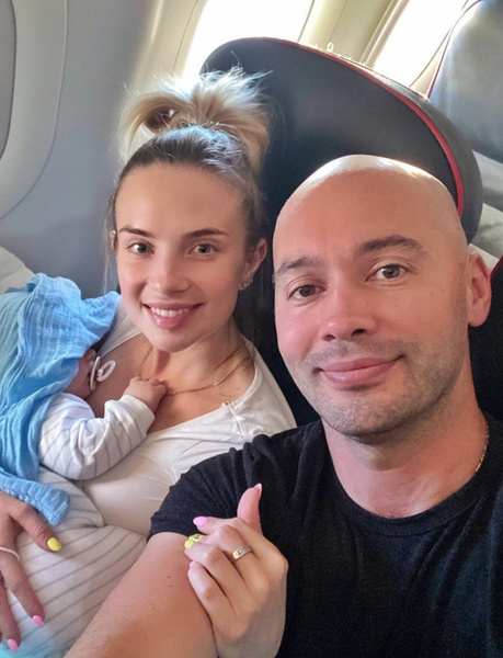 Андрей Черкасов и его жена впервые увезли сына за границу