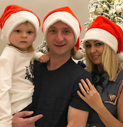 Яна Рудковская с мужем Евгением Плющенко и сыном Сашей Яна Рудковская с мужем Евгением Плющенко и сыном Сашей